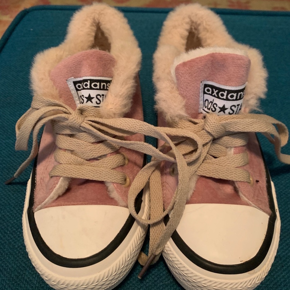 Adorable pink fuzzy sneakers NWOT